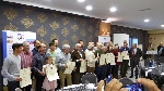 Los cazadores autonómicos de 2016 con sus diplomas y miembros de la Junta Directiva de la Federación de Caza.jpg