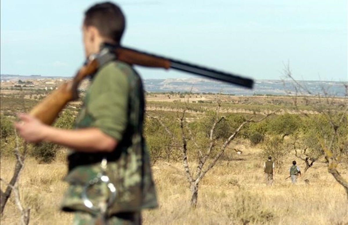 Denunciado un cazador por no entregar su arma tras ser sancionado