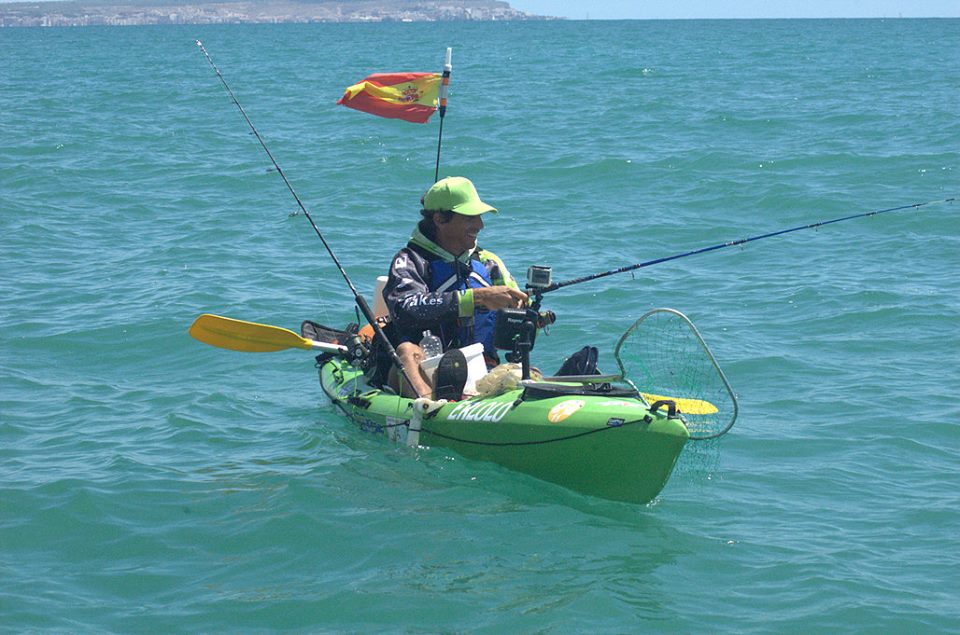 La Federación acusa al Principado de vetarle la pesca desde kayak en Cantabria