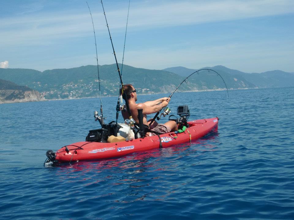 El Principado prohíbe la pesca desde kayak, que está autorizada en casi todo el litoral de la Península Ibérica